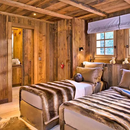 Les Bossons Chalet Sleeps 10 Pool Wifi Chalet *