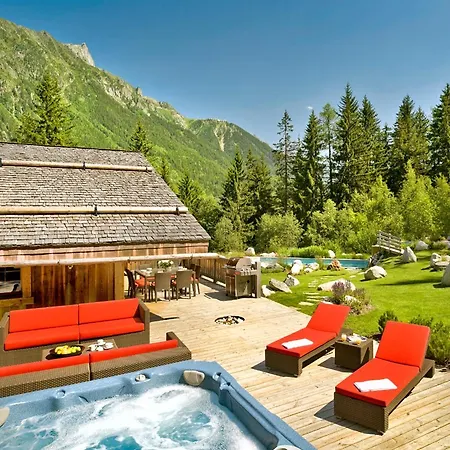 Les Bossons Chalet Sleeps 10 Pool Wifi Chalet